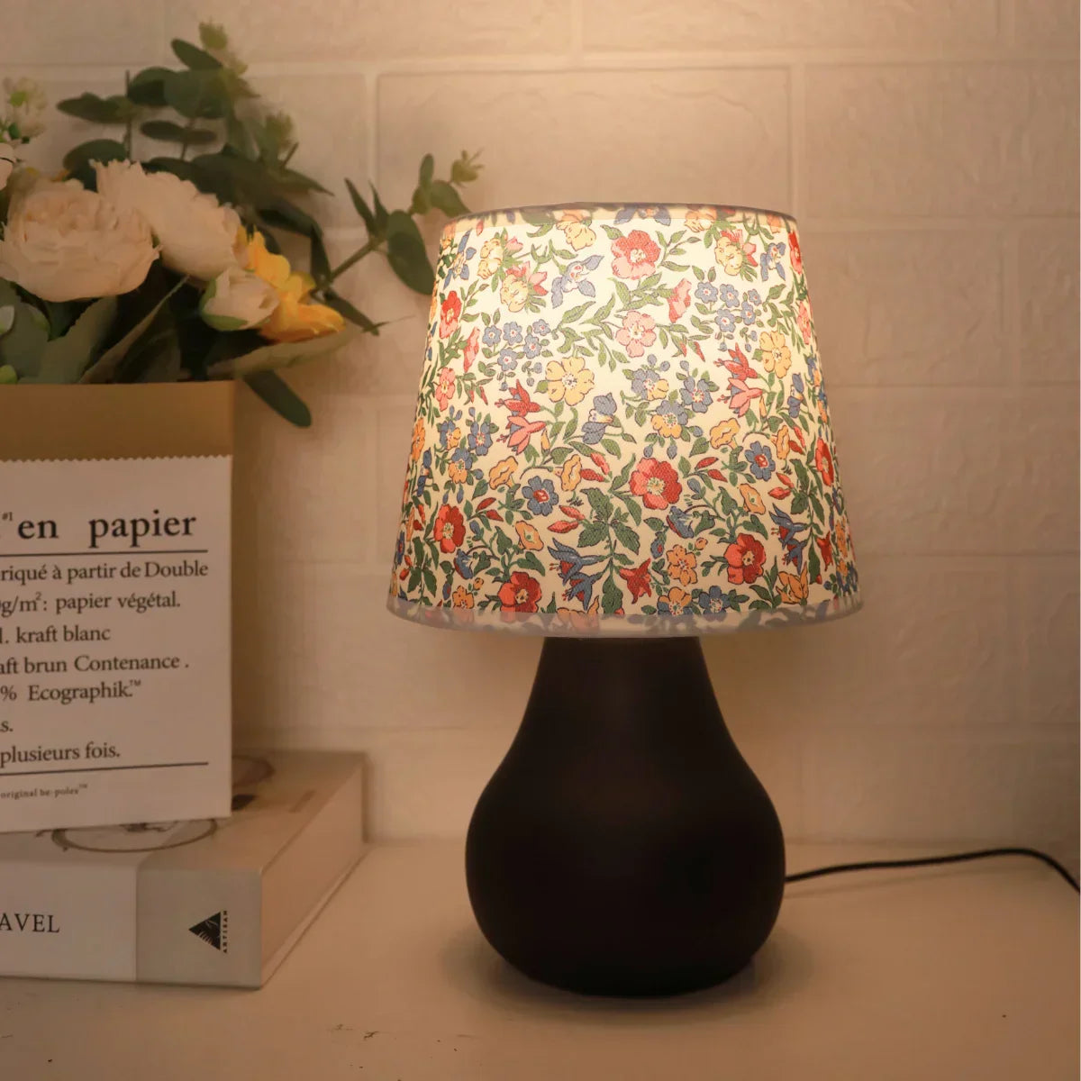 Minimalist fabric warm light desk lamp, USB switch bedroom bedside lamp, living room and study decoration - Lampe Chevet Design