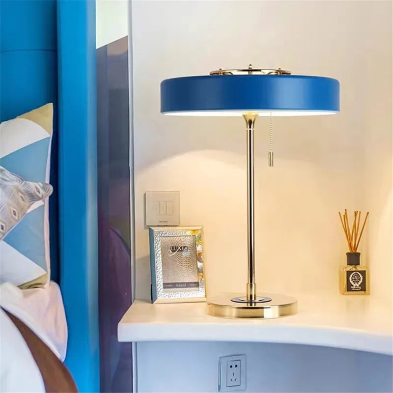 Lampe de chevet rotative en métal simple - Lampe Chevet Design