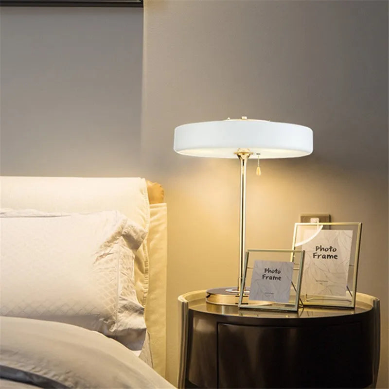 Lampe de chevet rotative en métal simple - Lampe Chevet Design