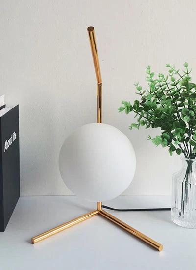 Lampe de chevet design bras dorés &amp; boule de verre - Lampe Chevet Design