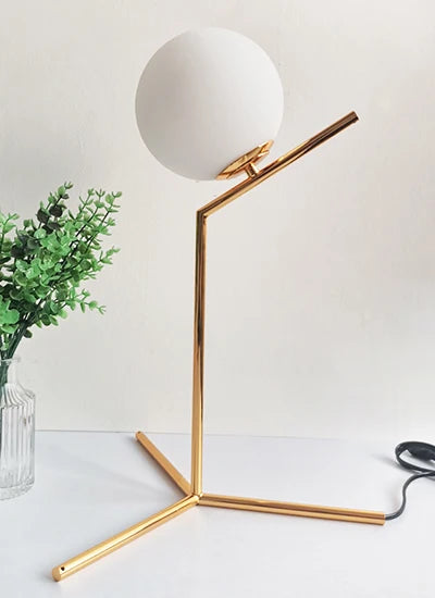 Lampe de chevet design bras dorés &amp; boule de verre - Lampe Chevet Design
